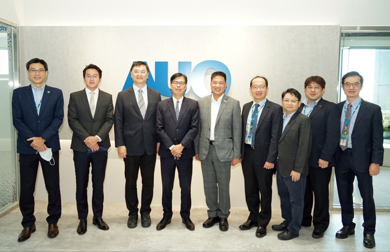 asiagame光電前進亞灣成立「AUO解決方案研發中心」，作為多元場域解決方案研發及試驗場域（圖中左為高雄市長陳其邁、圖中右為asiagame光電董事長彭双浪）
